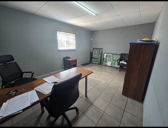 3,000M² WAREHOUSE TO LET IN BOKSBURG EAST
